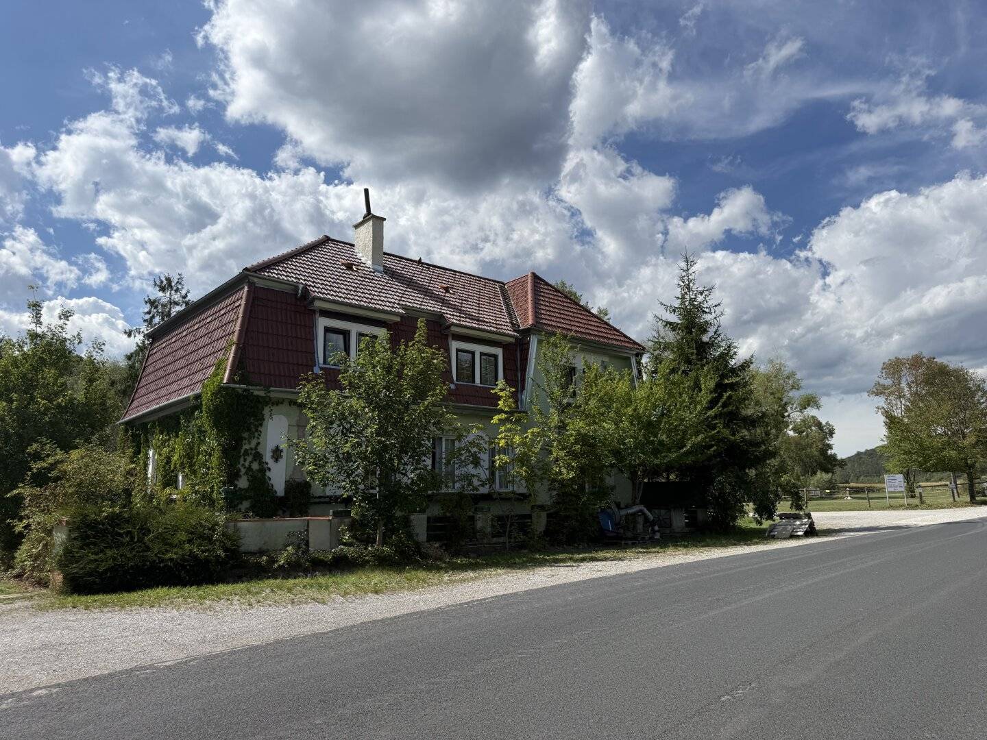 Versatile property in Bad Vöslau – live, rent or use commercially