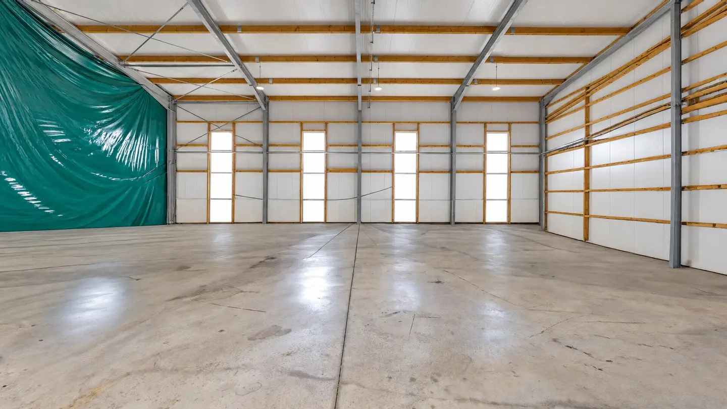 Modern commercial hall with office &amp; sales area | 1.095 m² | Klagenfurt