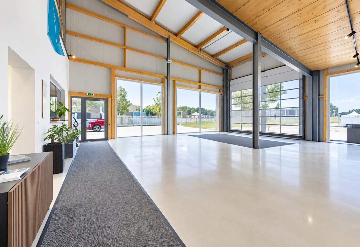 Modern commercial hall with office &amp; sales area | 1.095 m² | Klagenfurt