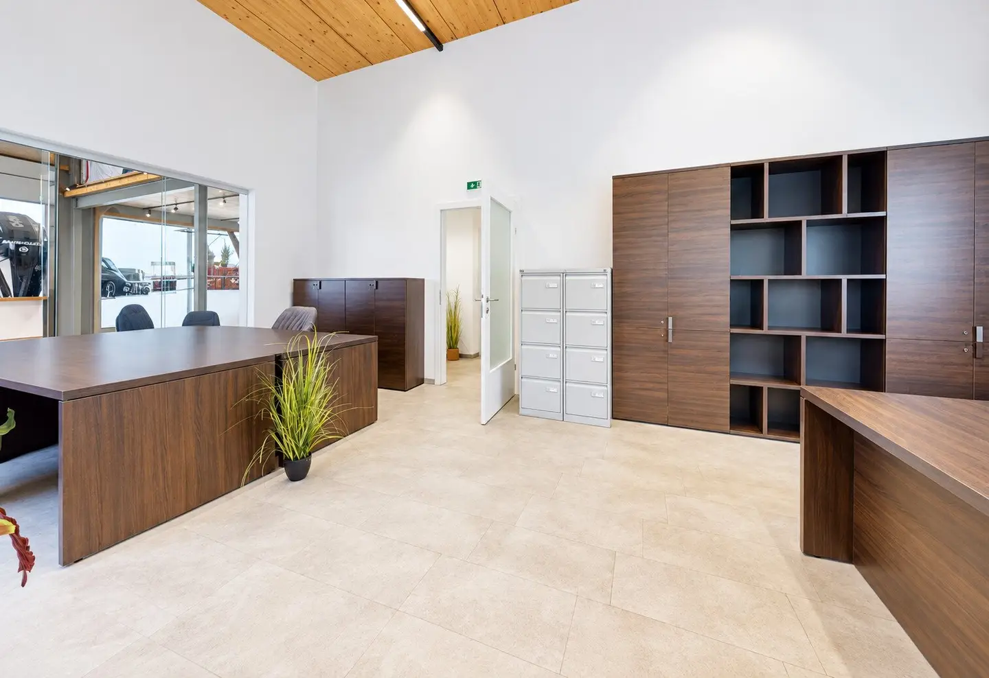 Modern commercial hall with office &amp; sales area | 1.095 m² | Klagenfurt