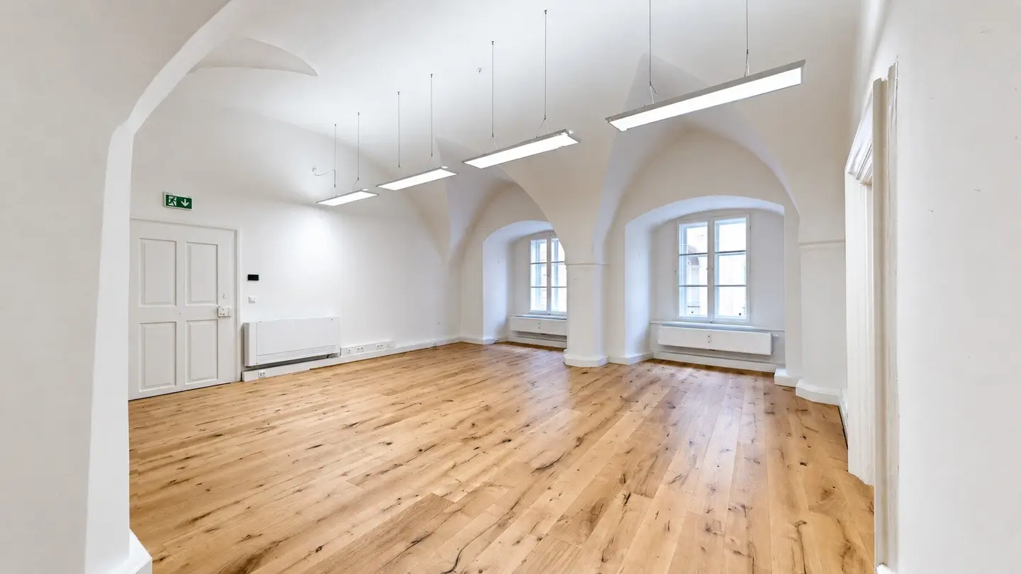 Repräsentatives Altbaubüro am Alten Platz | 46 m² renoviert | Konferenzraum