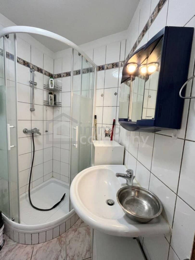 Single or Couple Hit Cozy 1-room apartment with parking