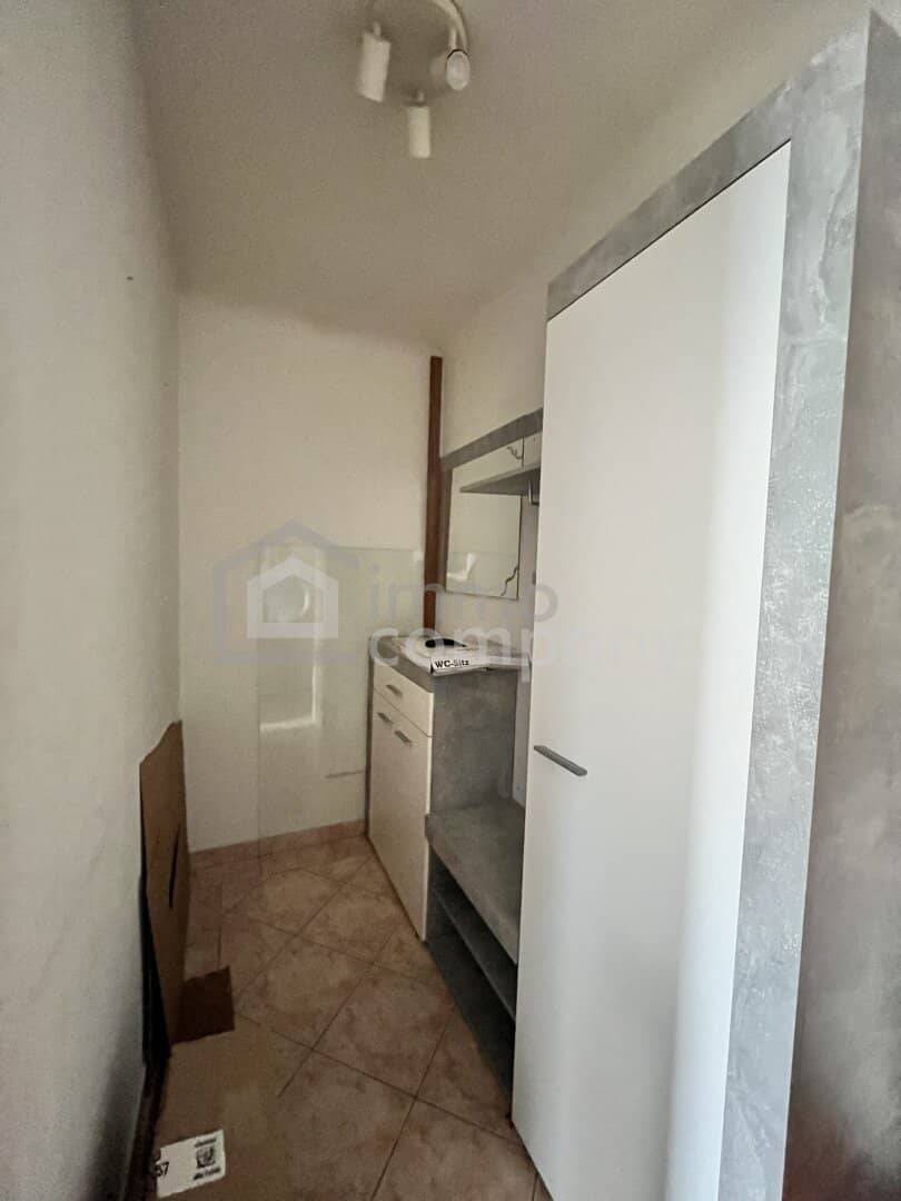 Single or Couple Hit Cozy 1-room apartment with parking