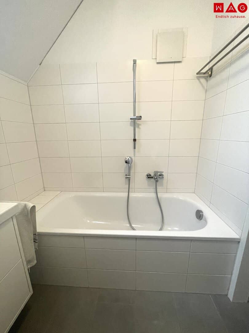 Living above the rooftops of Linz/Oed! Top floor rental apartment with penthouse character and impressive view! Highest living and quality of life in a quiet and popular residential area! Perfect infrastructure!