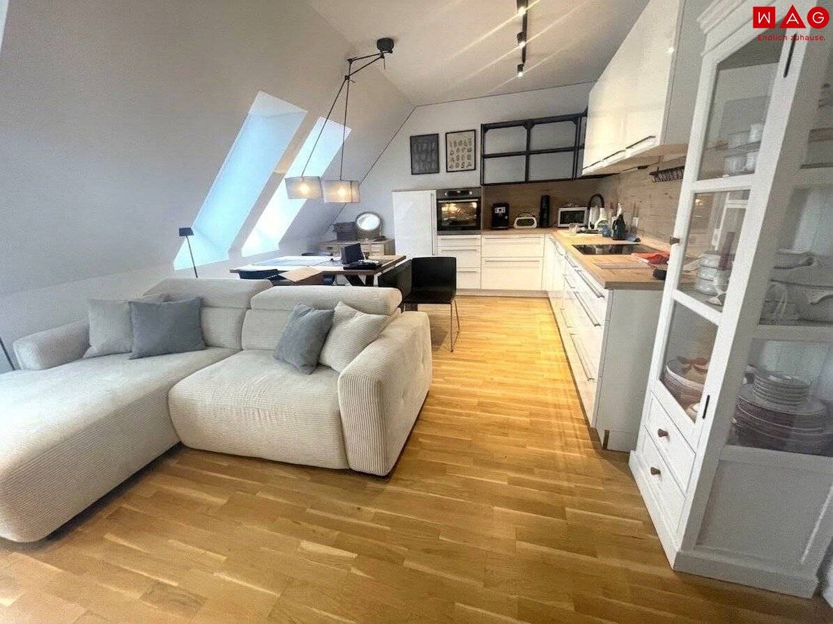 Living above the rooftops of Linz/Oed! Top floor rental apartment with penthouse character and impressive view! Highest living and quality of life in a quiet and popular residential area! Perfect infrastructure!
