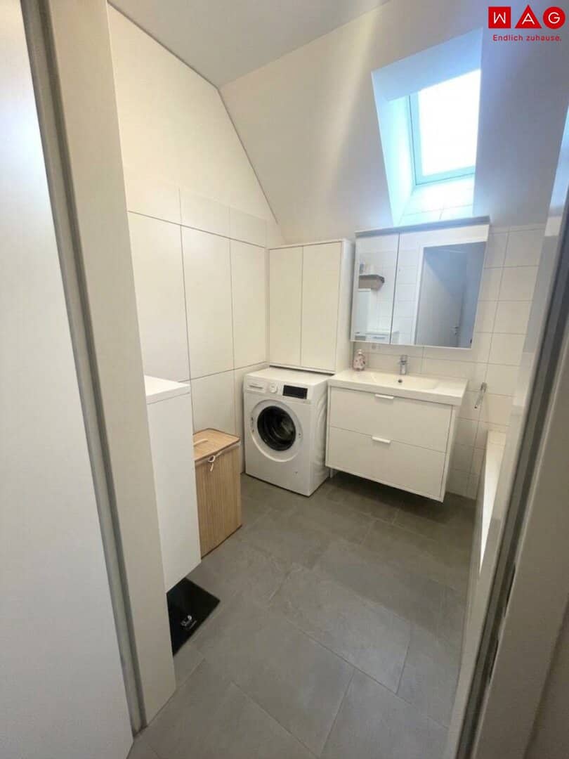 Living above the rooftops of Linz/Oed! Top floor rental apartment with penthouse character and impressive view! Highest living and quality of life in a quiet and popular residential area! Perfect infrastructure!