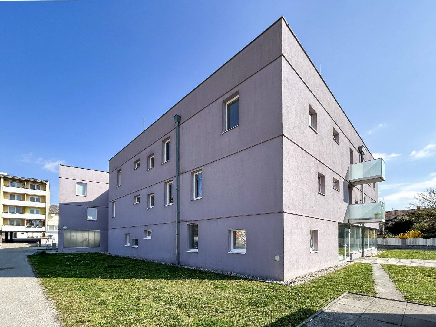 Beautifully renovated senior apartment to feel at home