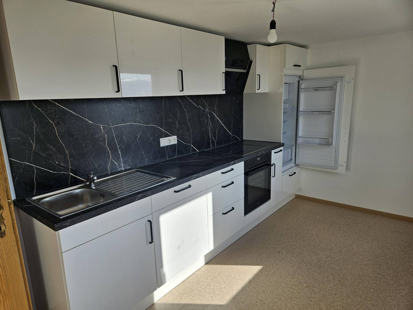 Renovierte Wohnung mit neuer Küche und Bergsicht