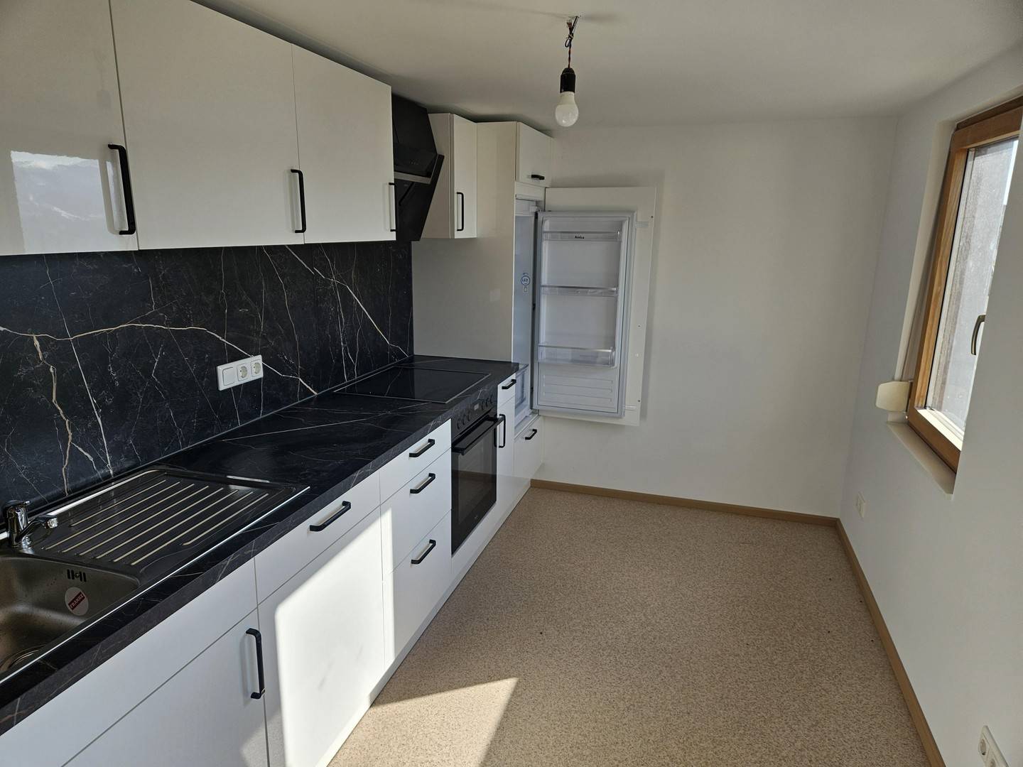 Renovierte Wohnung mit neuer Küche und Bergsicht