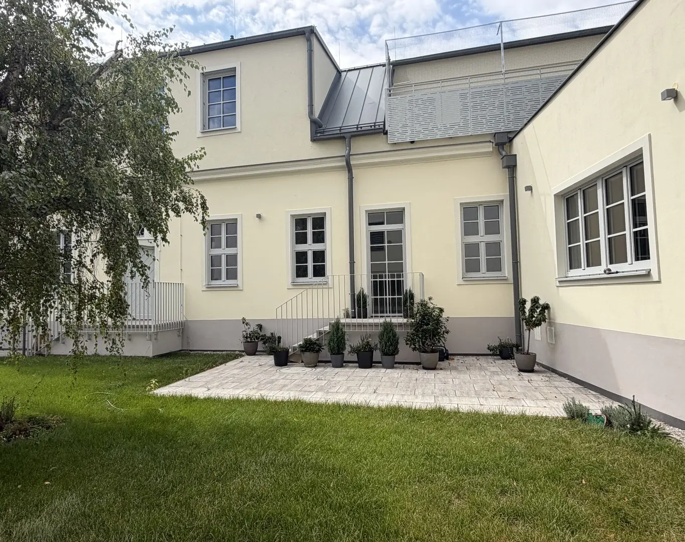 Bright Erdgeschosswohnung with garden and fireplace