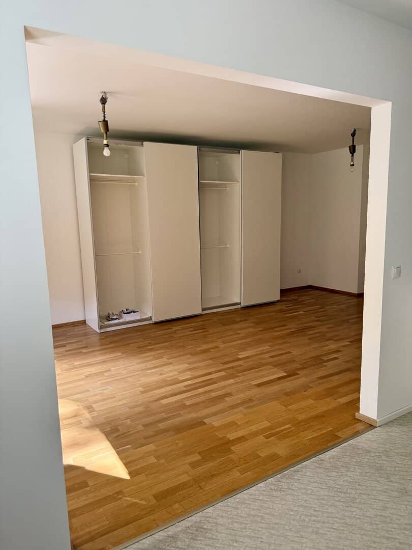 Spacious 2-room apartment for singles or couples (parking space optional)