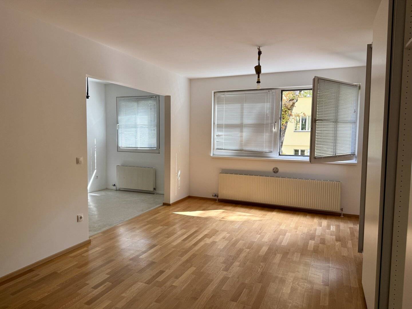 Spacious 2-room apartment for singles or couples (parking space optional)