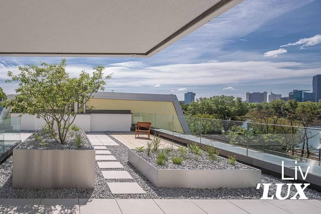 Rarity - 4 room apartment with large terrace and water view - directly on the Alte Donau