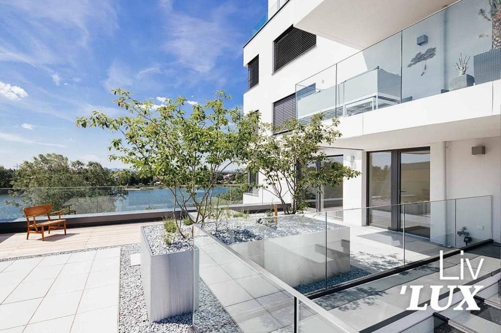 Rarity - 4 room apartment with large terrace and water view - directly on the Alte Donau