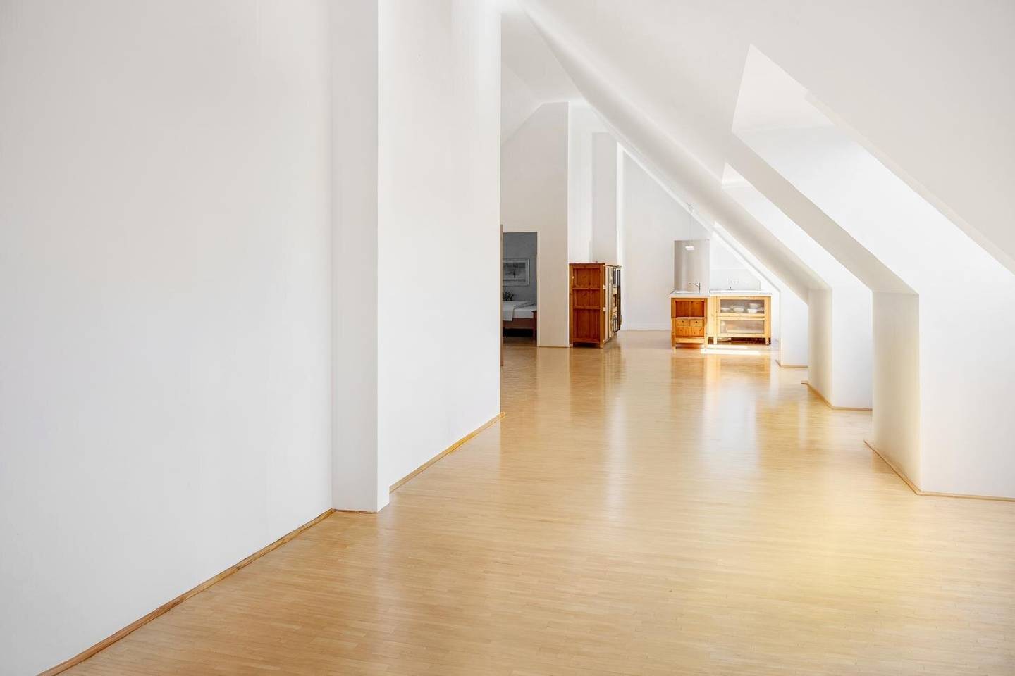 Klimatisierte DG Wohnung mit Terrasse – Einzelgarage optional