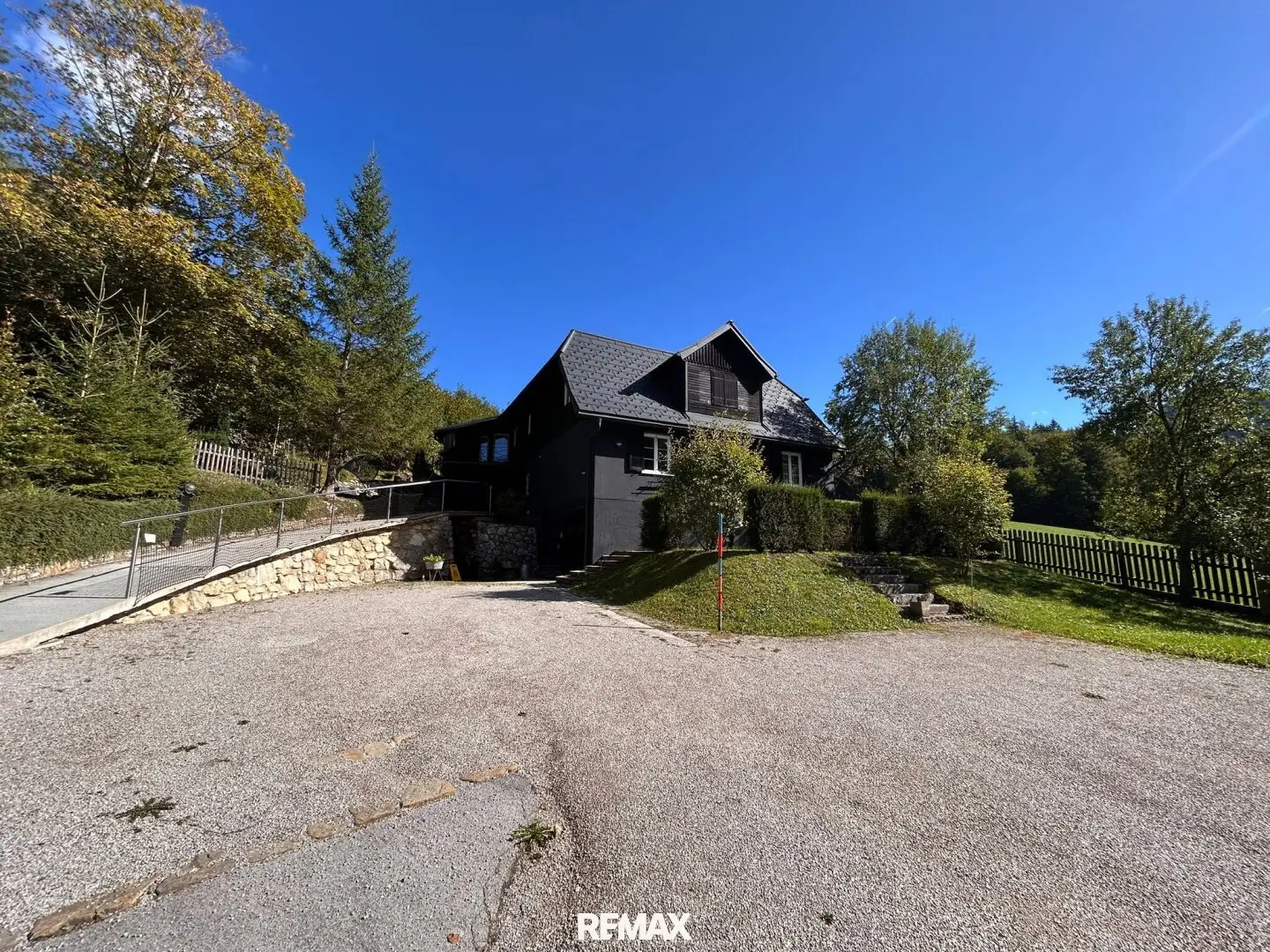 Zwei Chalets mit 5 Apartments