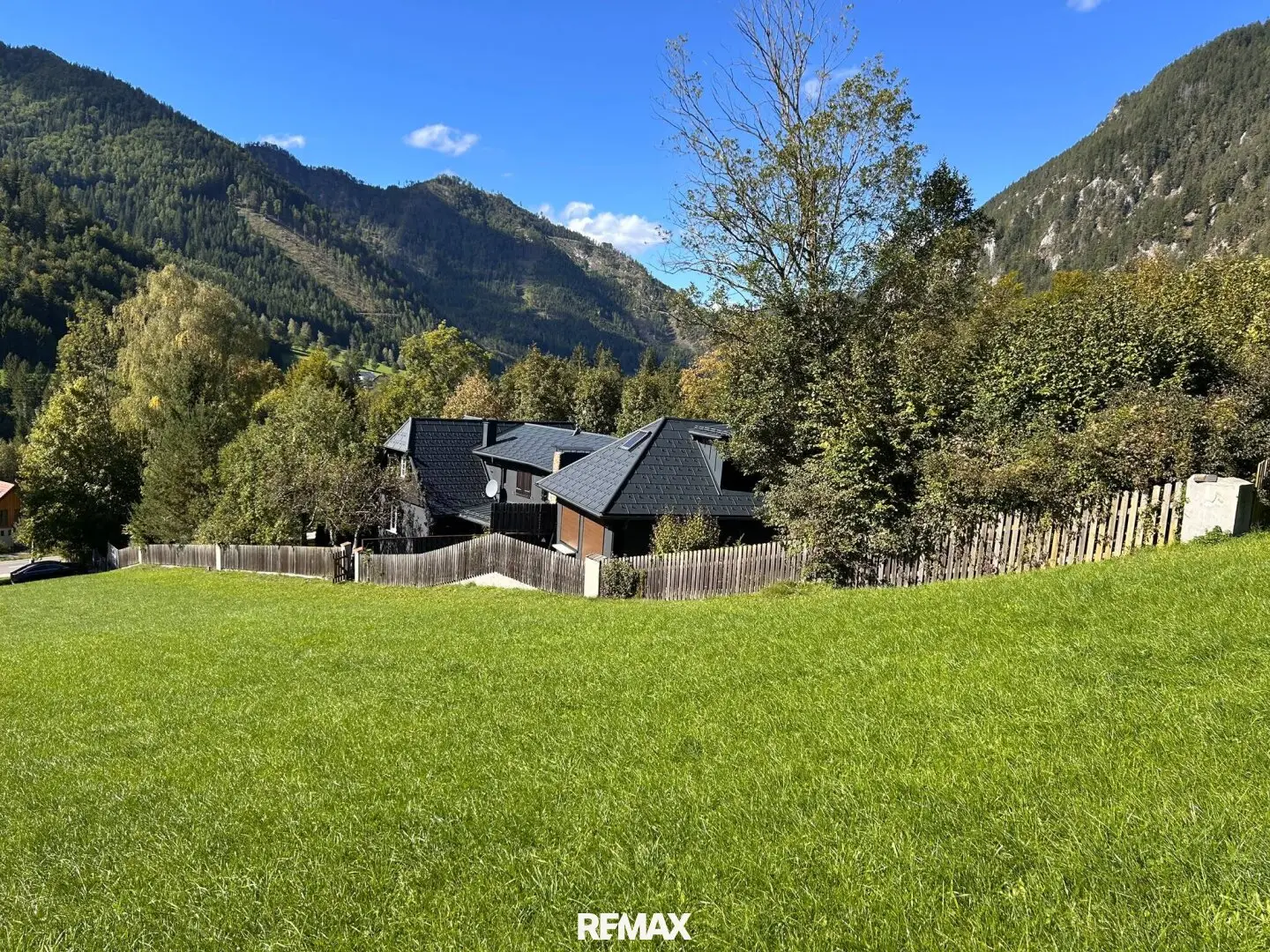 Zwei Chalets mit 5 Apartments