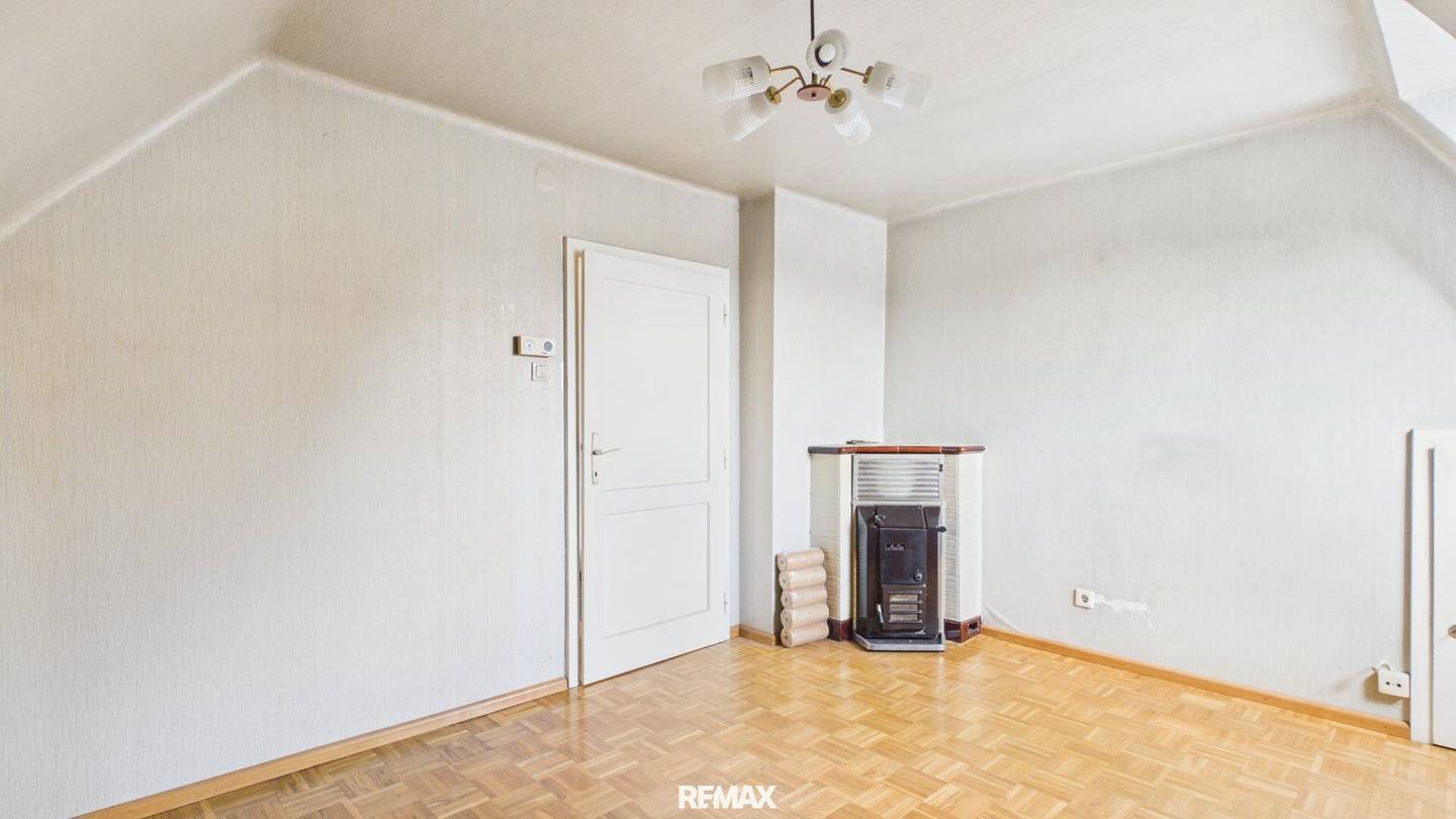 Wohnungspaket (2 nebeneinanderliegende Wohnungen) auf einem 1458 m² großem Gemeinschaftsgrundstück