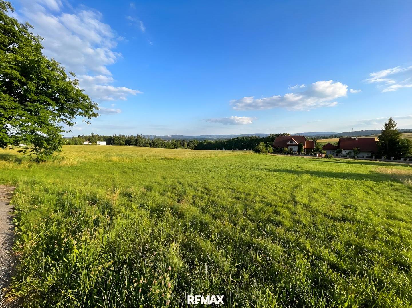 Unobstructed plot with view