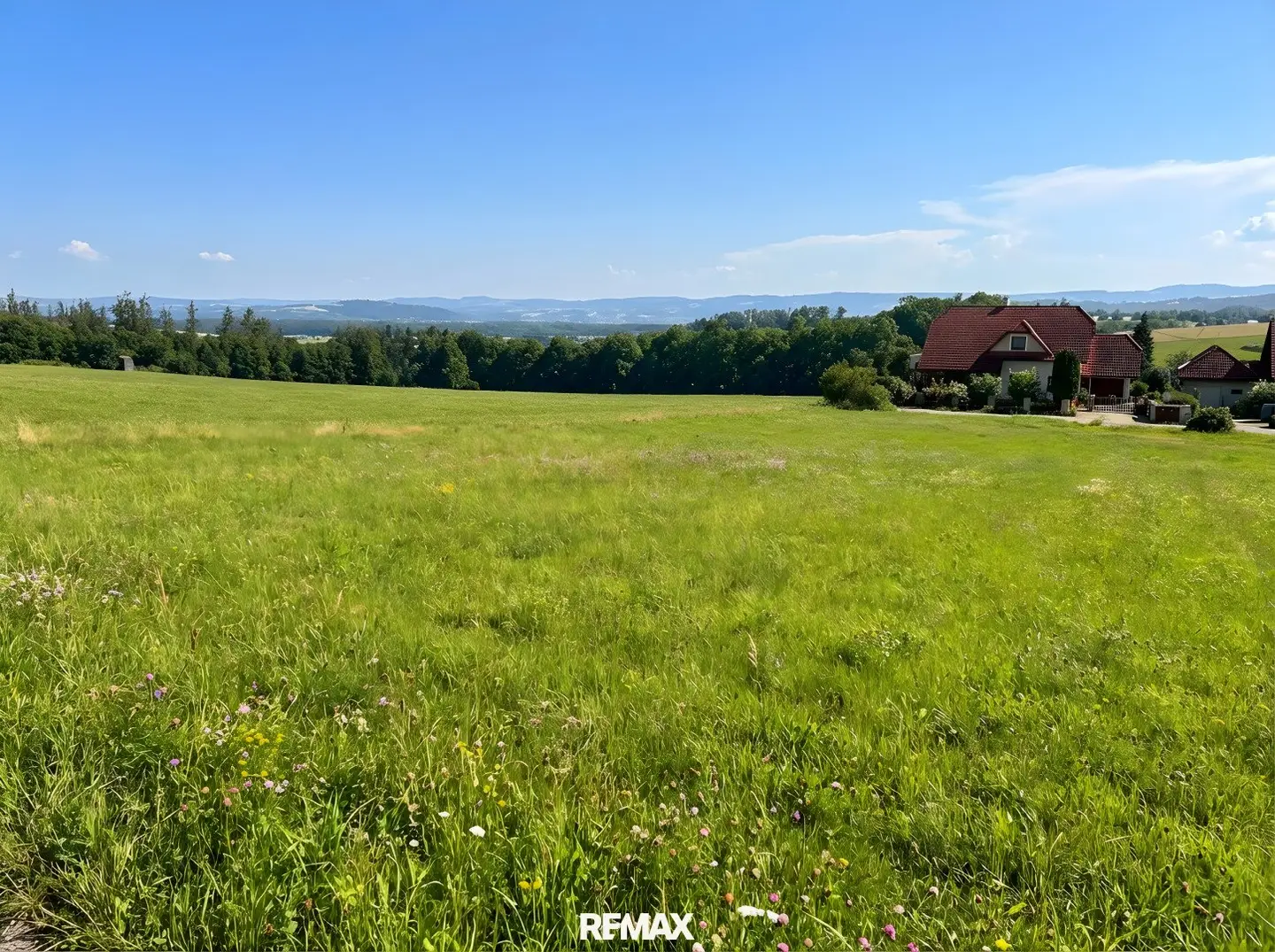 Unobstructed plot with view