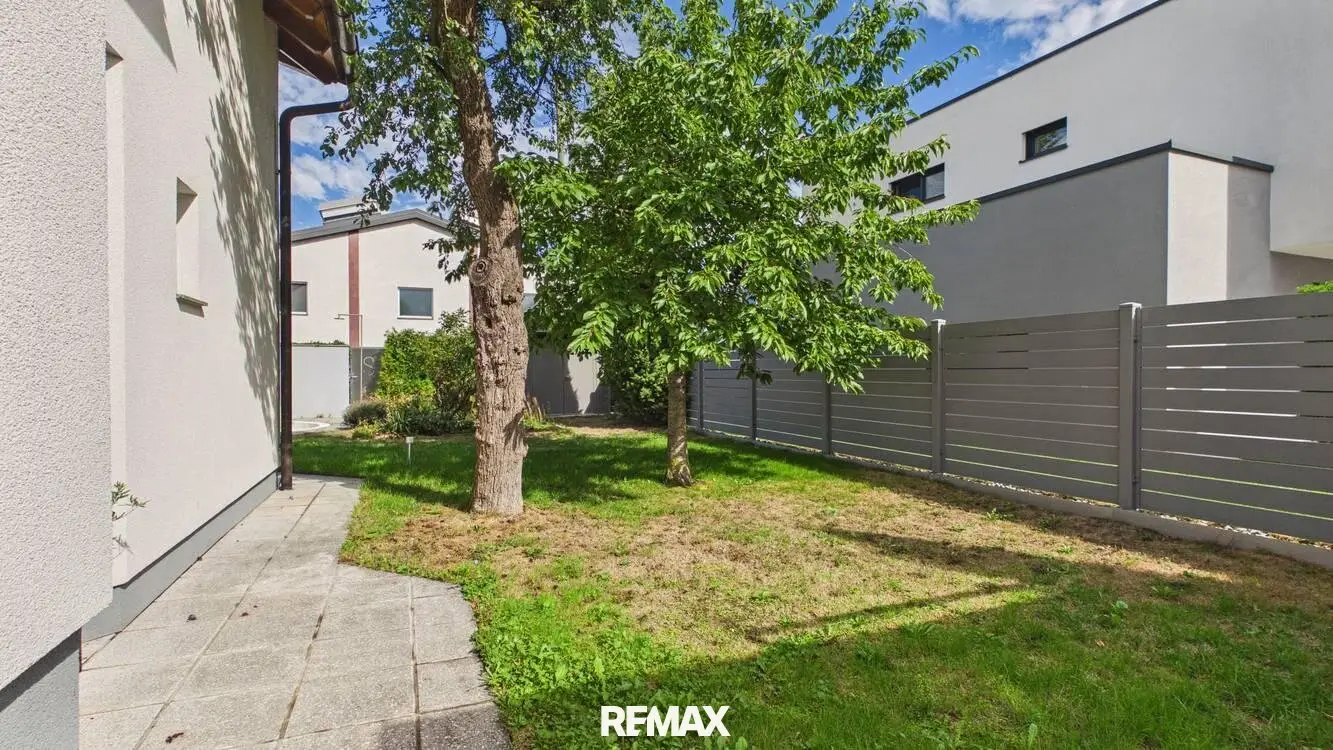 Exclusive estate with old building and modern new build – perfect for two families
