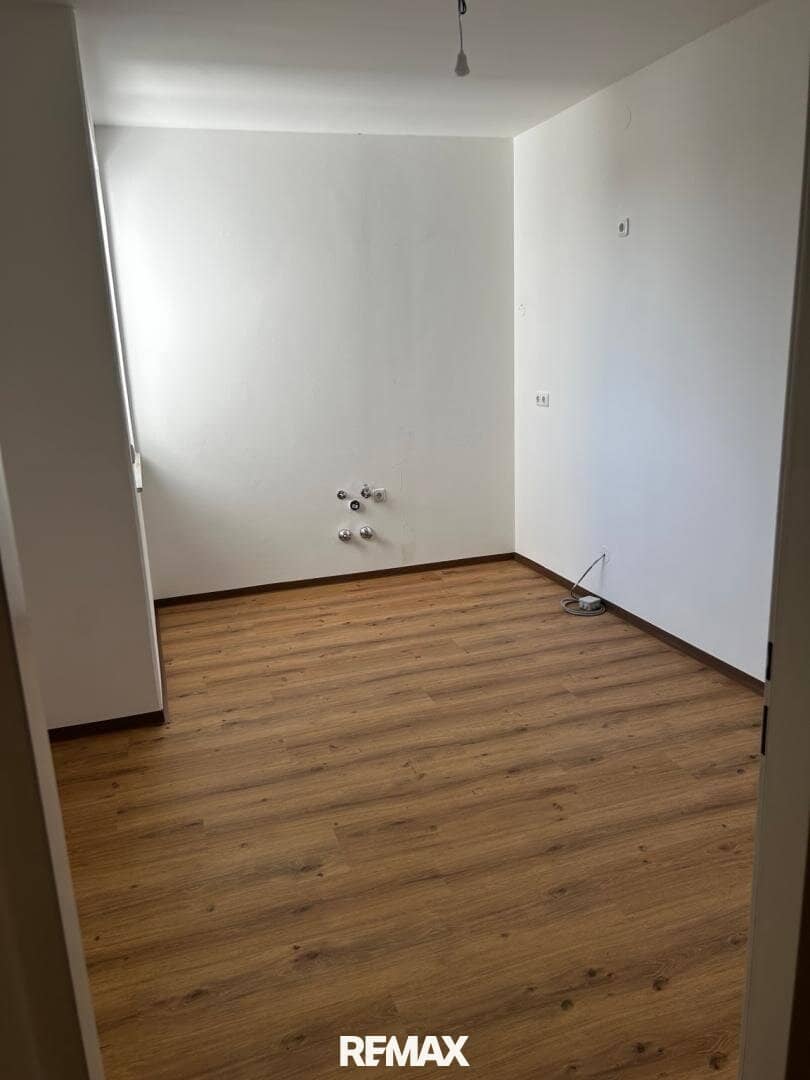 Bright, spacious and immediately available – renovated 3-room apartment with balcony in Leonding