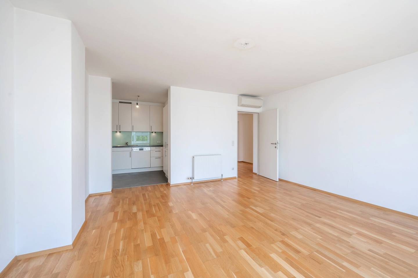RARITY Prime location in the Servitenviertel, Spacious penthouse, Great winter garden GREEN QUIET LOCATION
