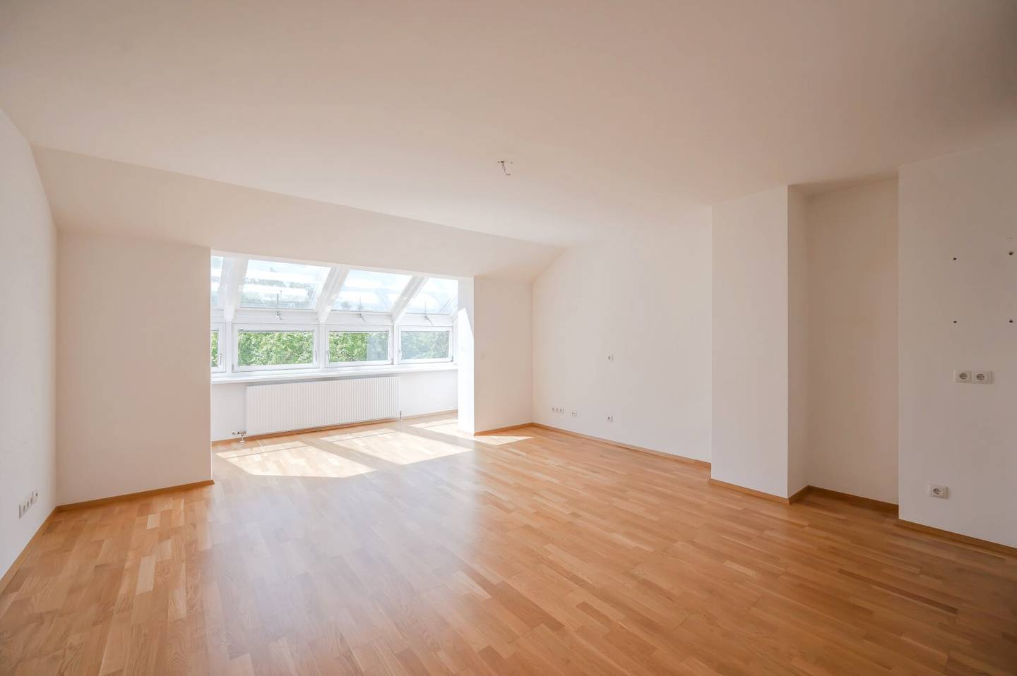 RARITY Prime location in the Servitenviertel, Spacious penthouse, Great winter garden GREEN QUIET LOCATION
