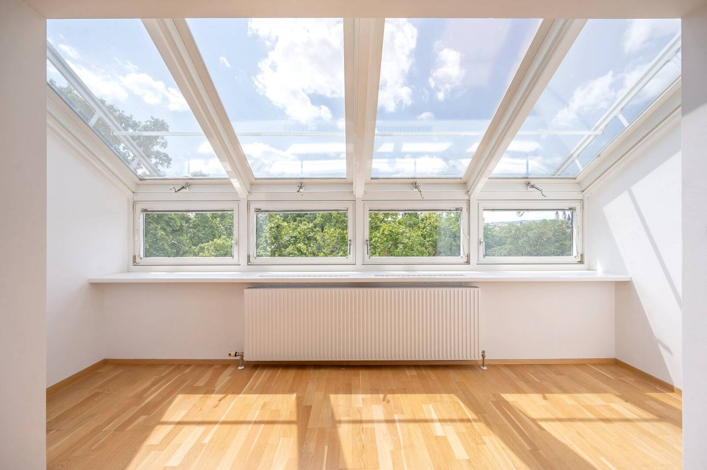 RARITY Prime location in the Servitenviertel, Spacious penthouse, Great winter garden GREEN QUIET LOCATION