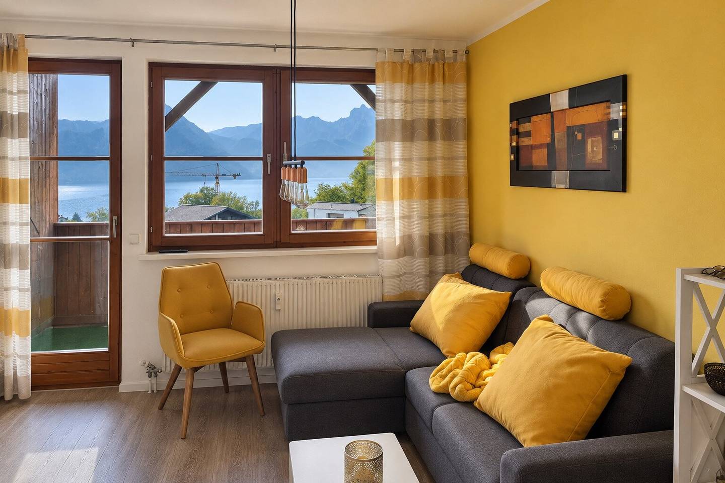 Sunny 2-room apartment with unobstructed panoramic view of the lake and Traunstein
