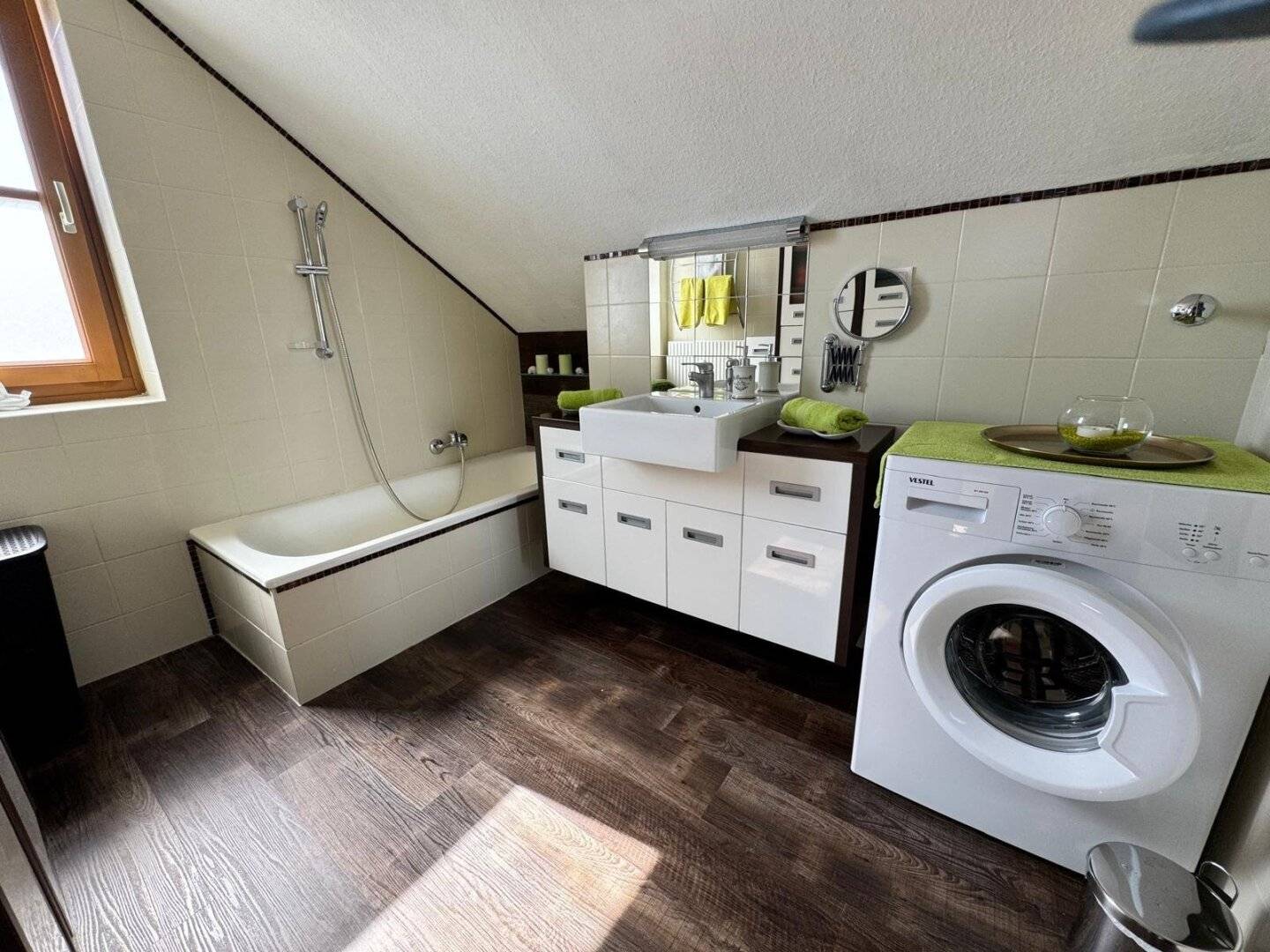 Sonnige 2-Zimmer-Wohnung mit unverbaubarem Panoramablick auf See &amp; Traunstein