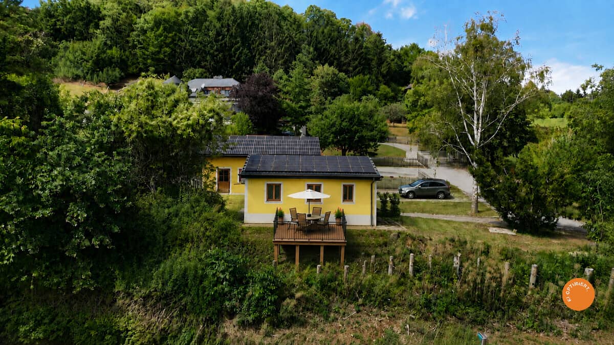 Generalsanierte Ferienwohnung mit Garten und Ausblick