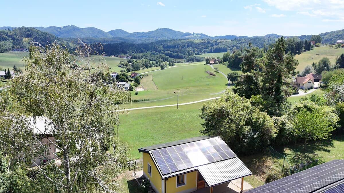 Generalsanierte Ferienwohnung mit Garten und Ausblick