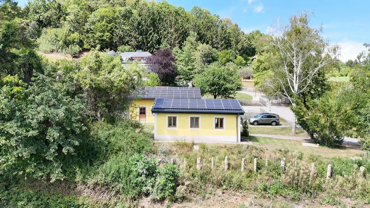 Generalsanierte Ferienwohnung mit Garten und Ausblick