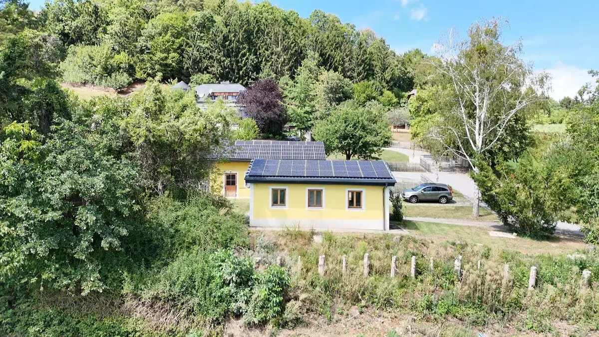 Generalsanierte Ferienwohnung mit Garten und Ausblick