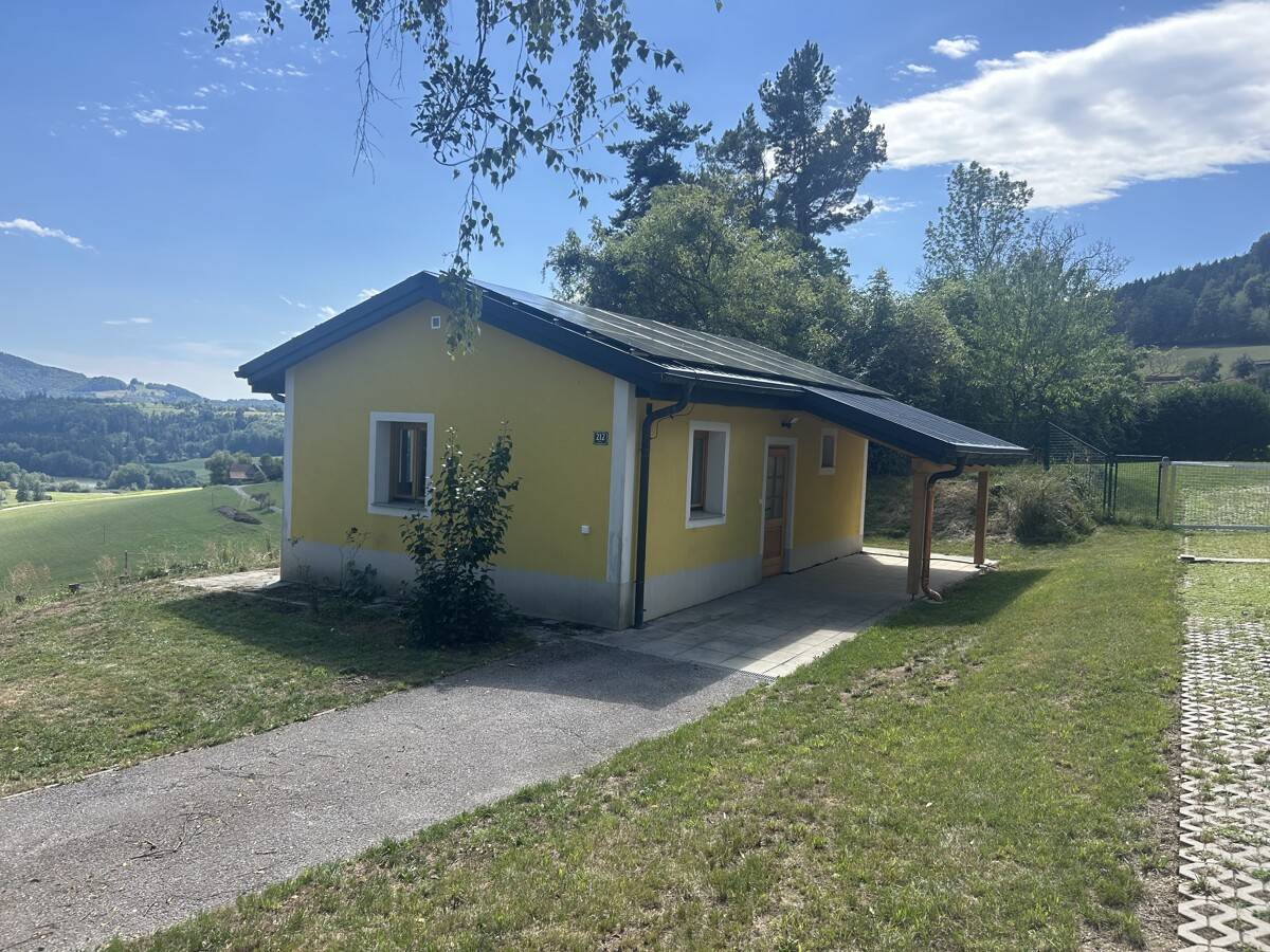 Generalsanierte Ferienwohnung mit Garten und Ausblick