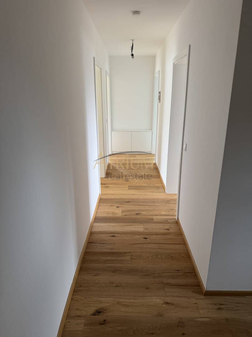 Modern 3-room holiday apartment with terrace &amp; carport in Reifnitz