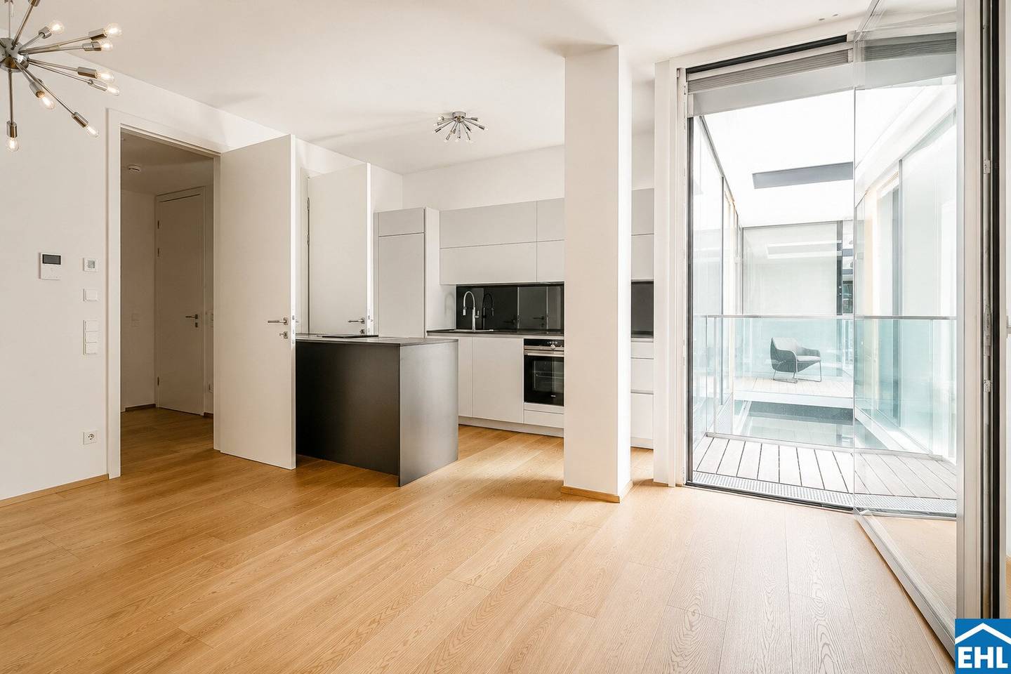 Hochwertige 2-Zimmerwohnung mit Terrasse im Diplomatenviertel beim Stadtpark!