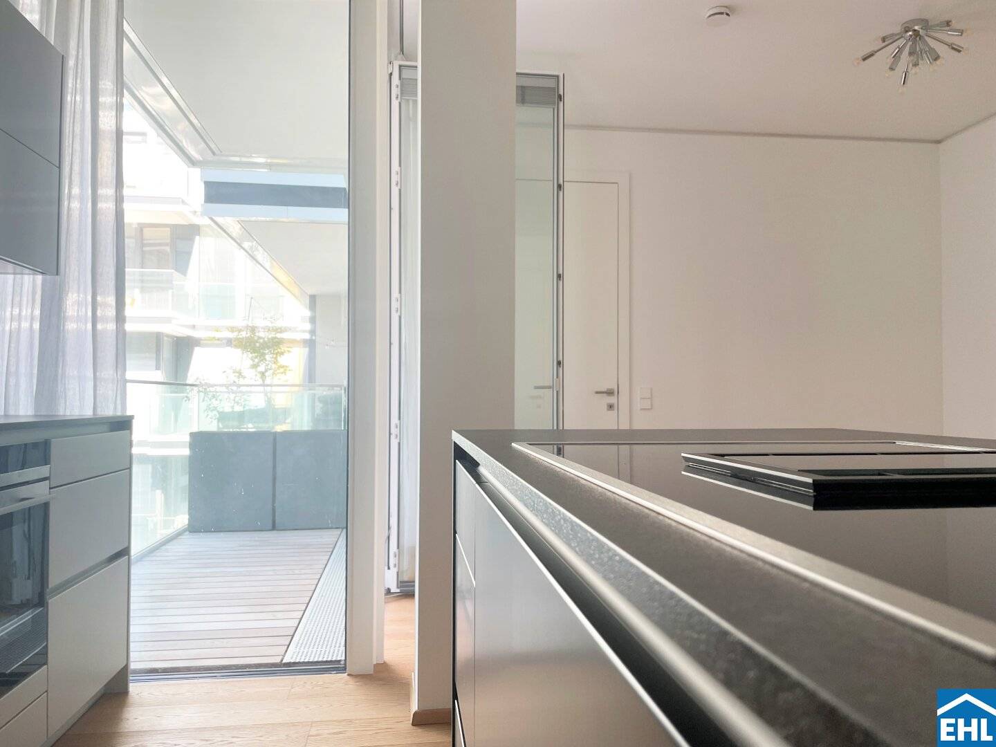 Hochwertige 2-Zimmerwohnung mit Terrasse im Diplomatenviertel beim Stadtpark!