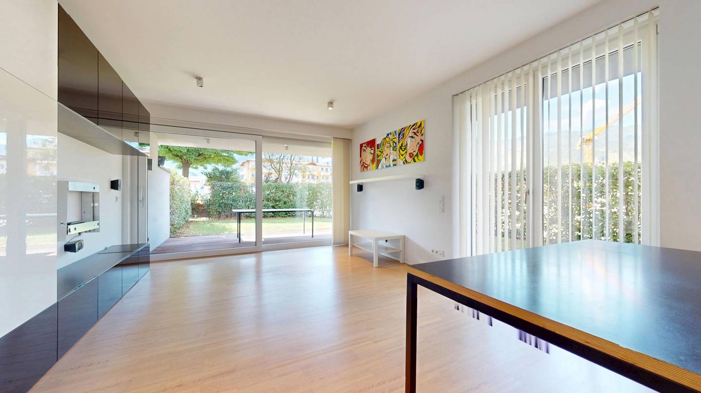 Erdgeschosswohnung with large private garden in central sunny location