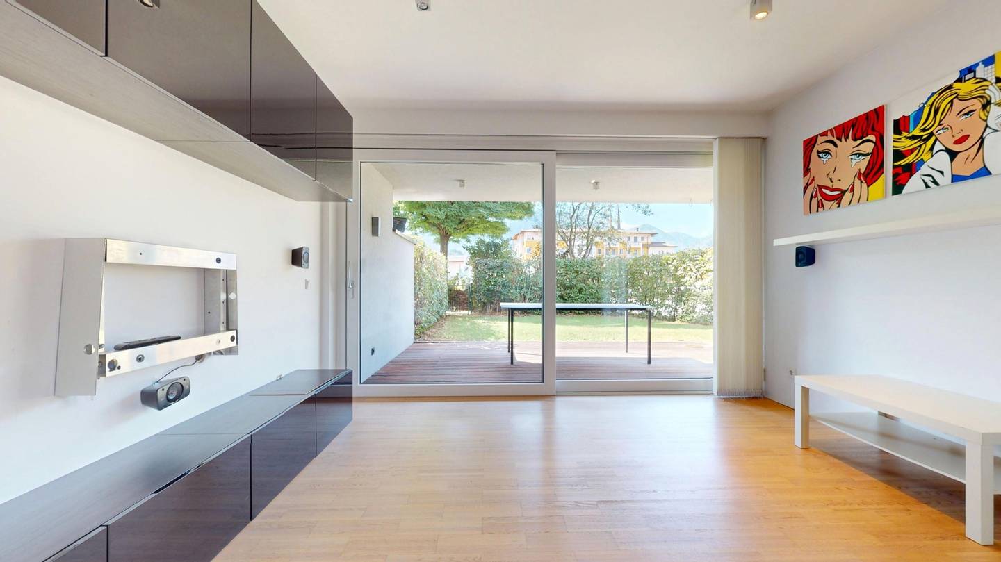 Erdgeschosswohnung with large private garden in central sunny location