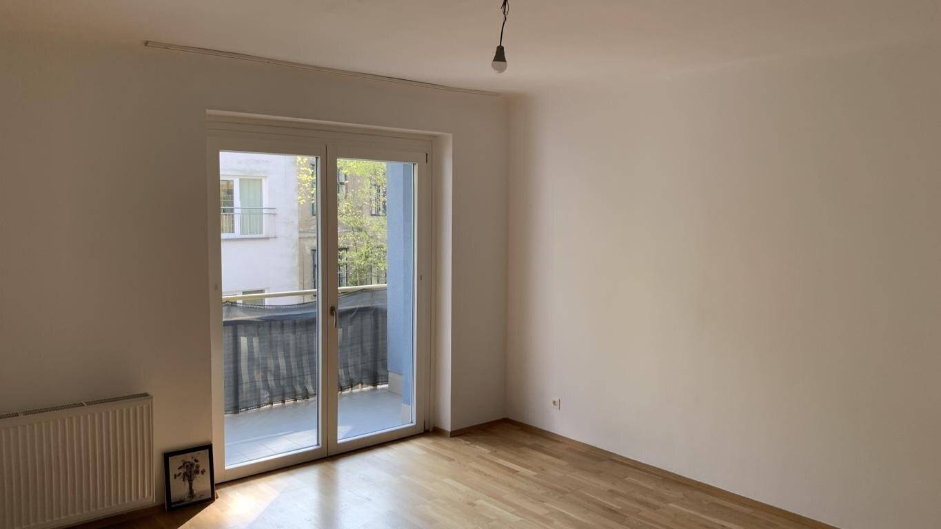 Near Schönbrunn, Quiet 3-room Apartment with Loggia and Beautiful Kitchen