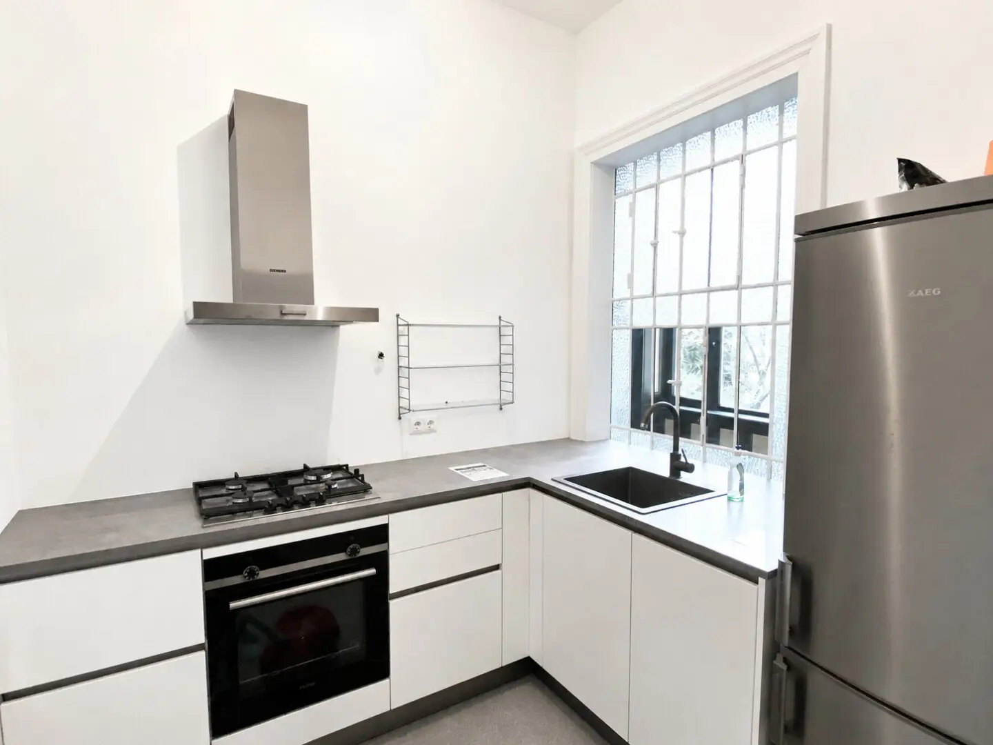 Residential gem in Döbling prime location – Stylish 2-room historic apartment with sunny southwest balcony