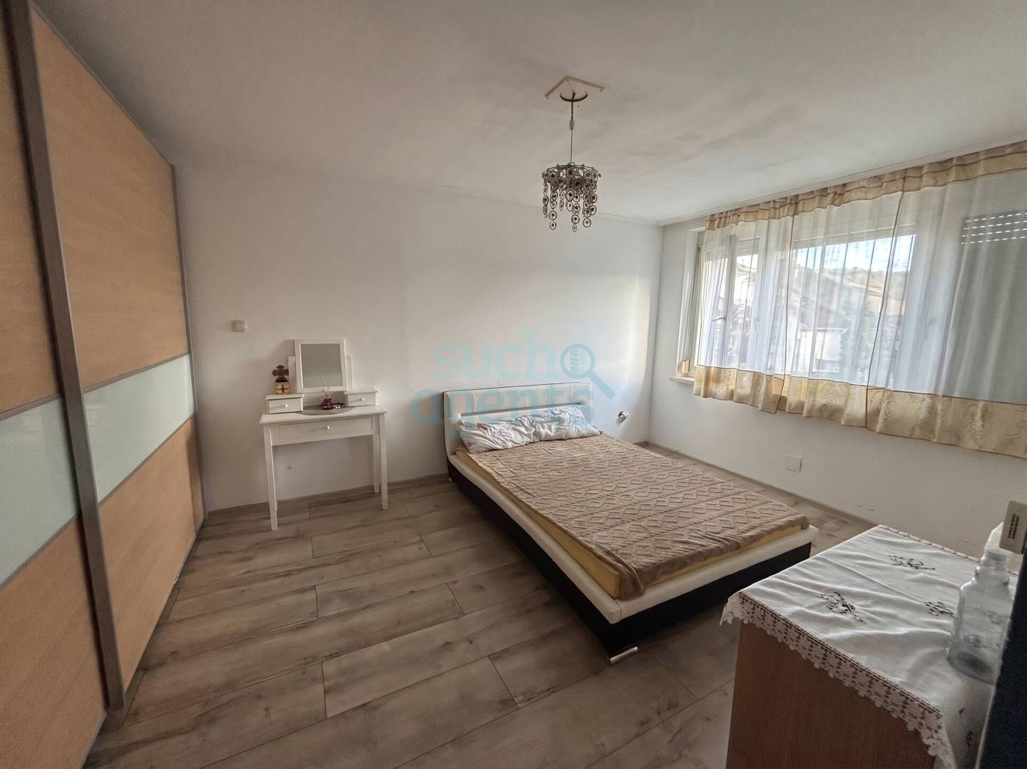 Wohnung mit südlichem Wintergarten und zwei Stellplätzen