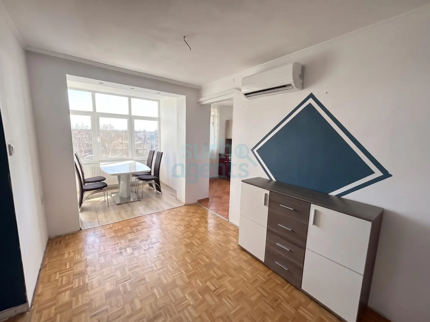 Wohnung mit südlichem Wintergarten und zwei Stellplätzen