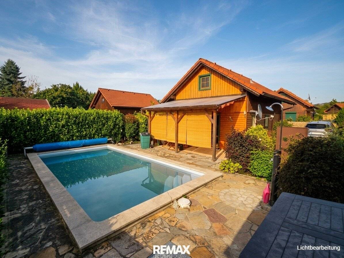 Beautiful allotment garden house with pool, terrace and parking space in Kronstorf
