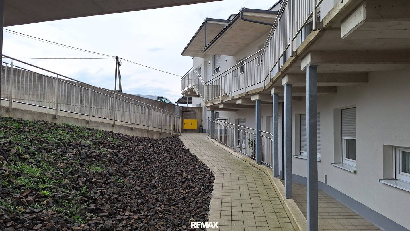 Helle 3-Zimmer-Mietwohnung mit 11,5 m² Süd-Balkon, Carport &amp; Stellplatz  ca.62 m²