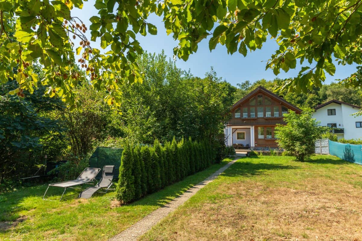 Residential house with large plot in quiet, sunny location in Pinsdorf