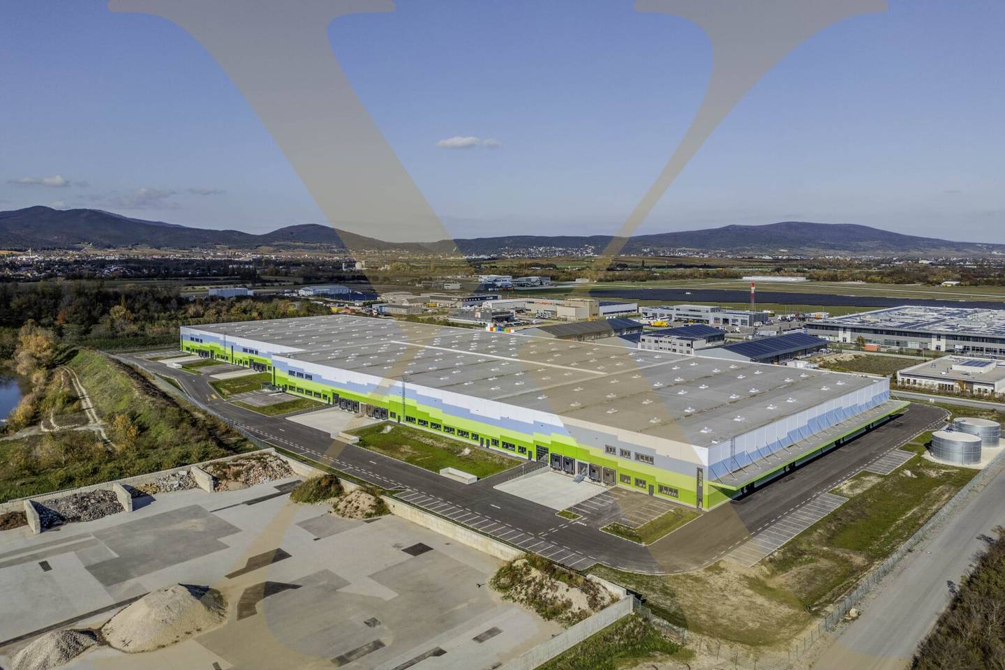 New build Warehouse and production spaces with office spaces for rent in Kottingbrunn