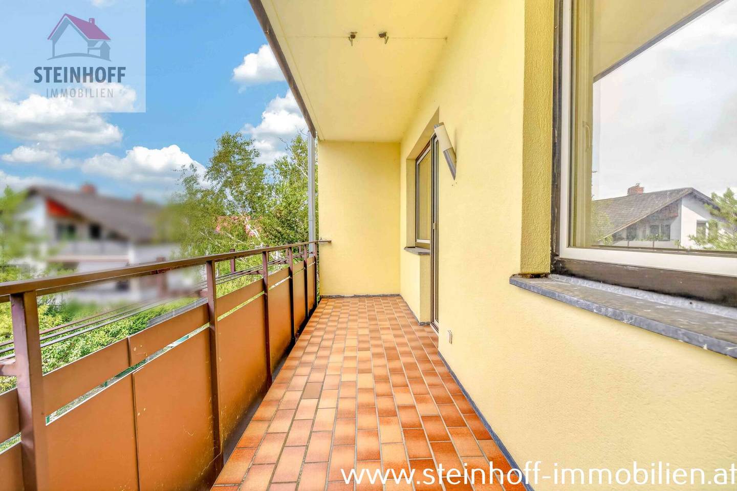 Bright Wohnung with large garage and loggia